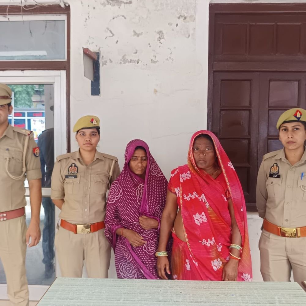 बांदा में चेन स्नेचिंग करने वाली दो महिलाएं गिरफ्तार:नवरात्र में भीड़ का फायदा उठाकर वारदात की फिराक में थी