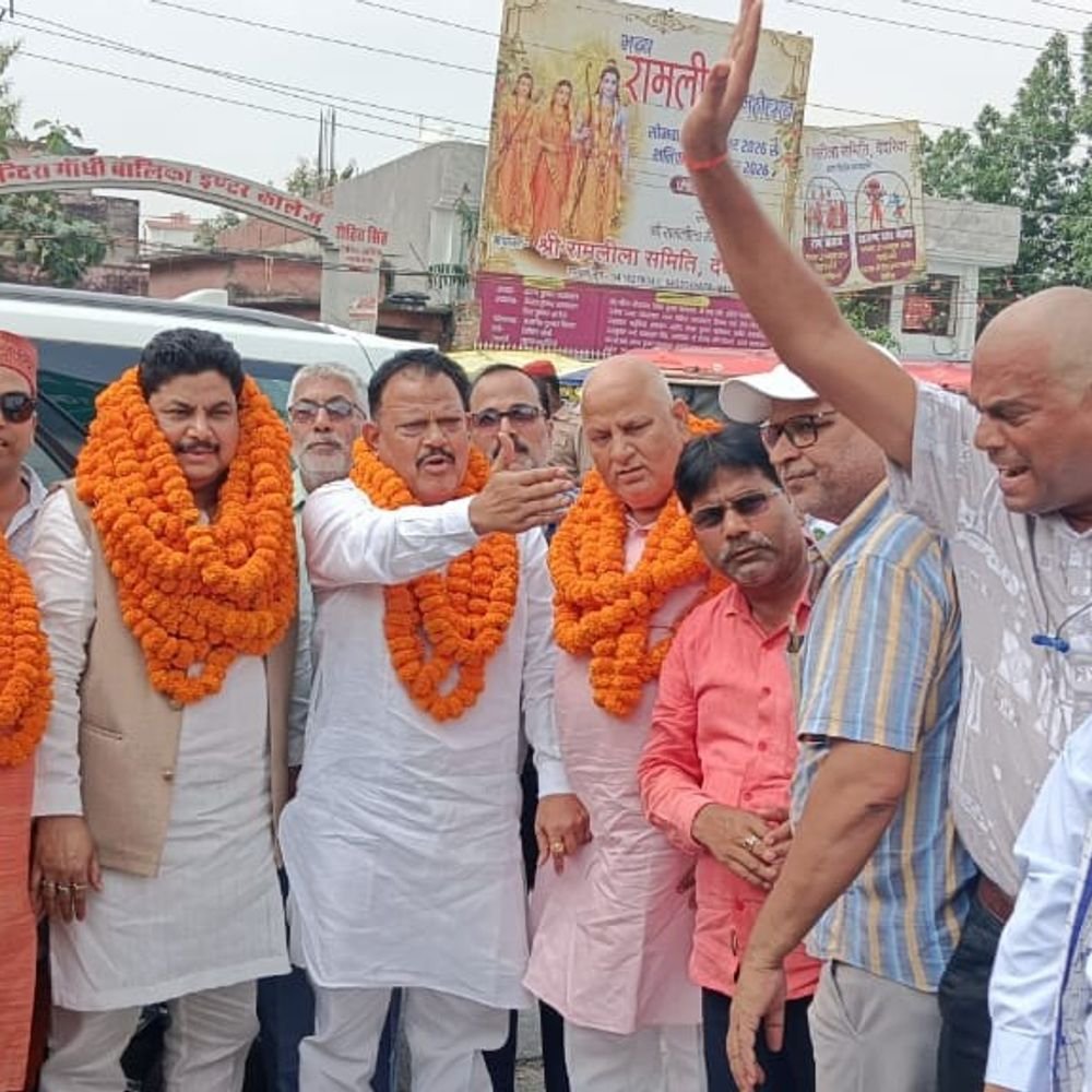 टीचर फेडरेशन ऑफ इंडिया के राष्ट्रीय अध्यक्ष देवरिया पहुंचे:शिक्षकों ने सुभाष चौक पर माला पहनाकर किया स्वागत, समस्याओं पर हुई चर्चा