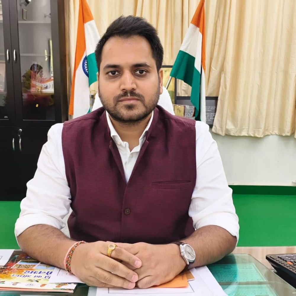 सोनभद्र में स्नातक और शिक्षक चुनाव के लिए मतदानकेंद्र तय:स्नातक के 21 और शिक्षक निर्वाचन के 13 केंद्र बनाए गए
