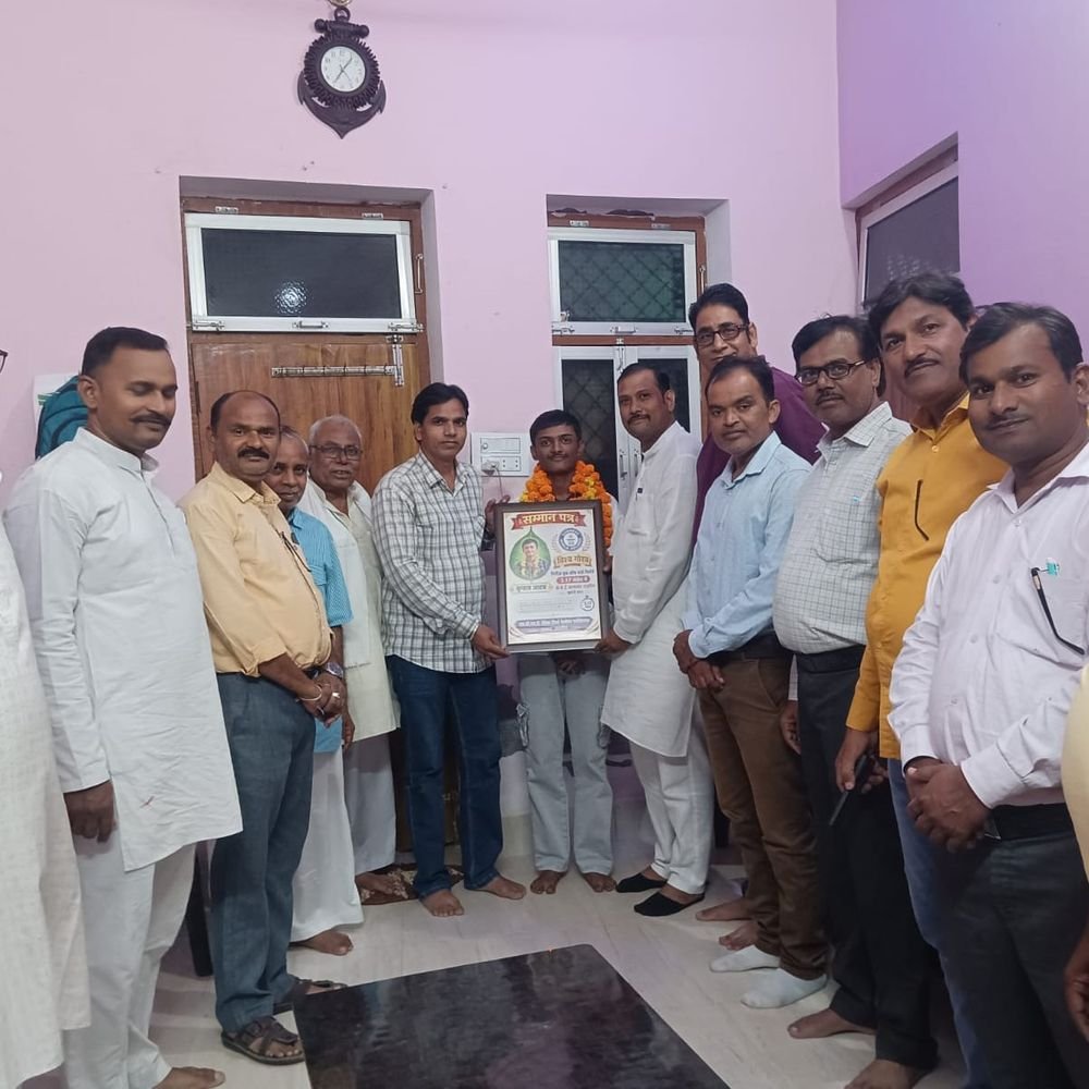 जालौन के कुणाल ने टाइपिंग में बनाया विश्व रिकॉर्ड:अंग्रेजी वर्णमाला 3.17 सेकंड में टाइप कर बनाया गिनीज वर्ल्ड रिकॉर्ड