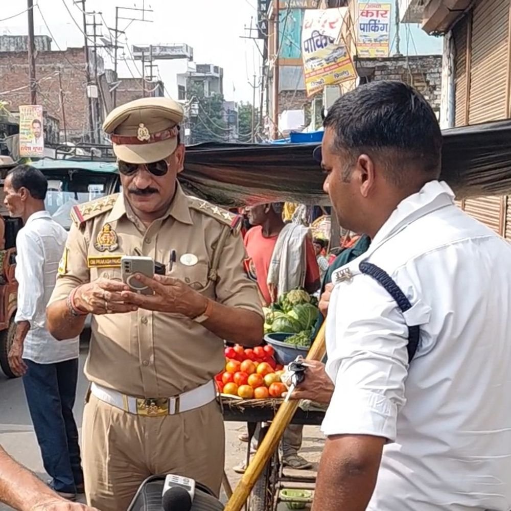 फर्रुखाबाद में बुलेट का मॉडिफाइड साइलेंसर मिला:तेज आवाज पर 15000 का चालान कटा, नो एंट्री में घुसे 15 वाहनों पर भी कार्रवाई