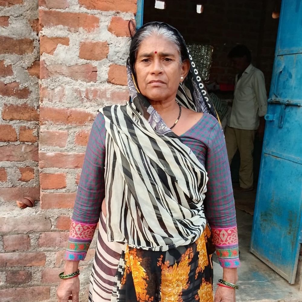 फसल खराब होने से महिला ने खेत में फांसी लगाई:जालौन में 60 साल की महिला ने की आत्महत्या, परिवार में मातम