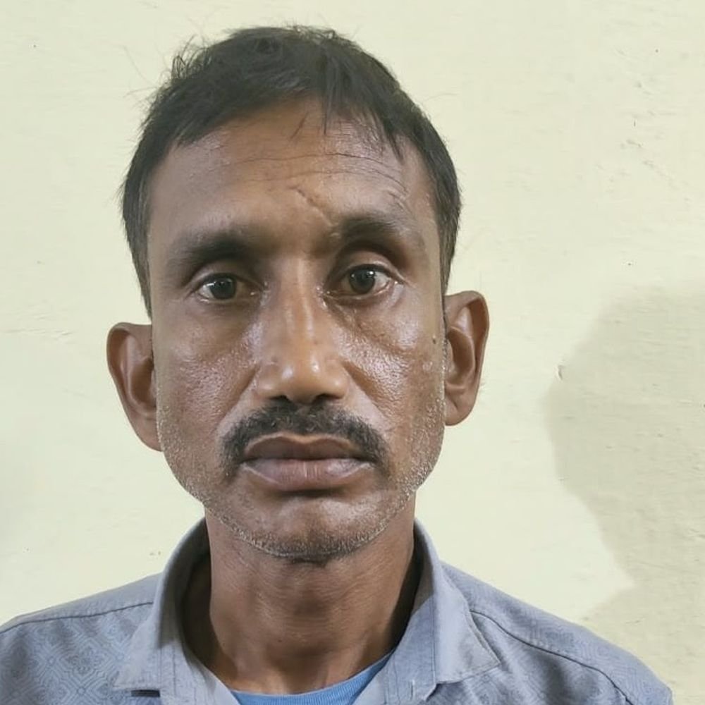 गाजियाबाद में 50 हजार का इनामी गो तस्कर गिरफ्तार:ठिकाने बदल कर रह रहा था, STF ने दबोचा; एक साल से फरार था