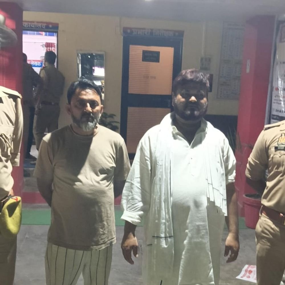 सीएम पर अभद्र टिप्पणी, सपा नेता समेत दो गिरफ्तार:ऑडियो के आधार पर केस दर्ज, तीसरे आरोपी की तलाश जारी