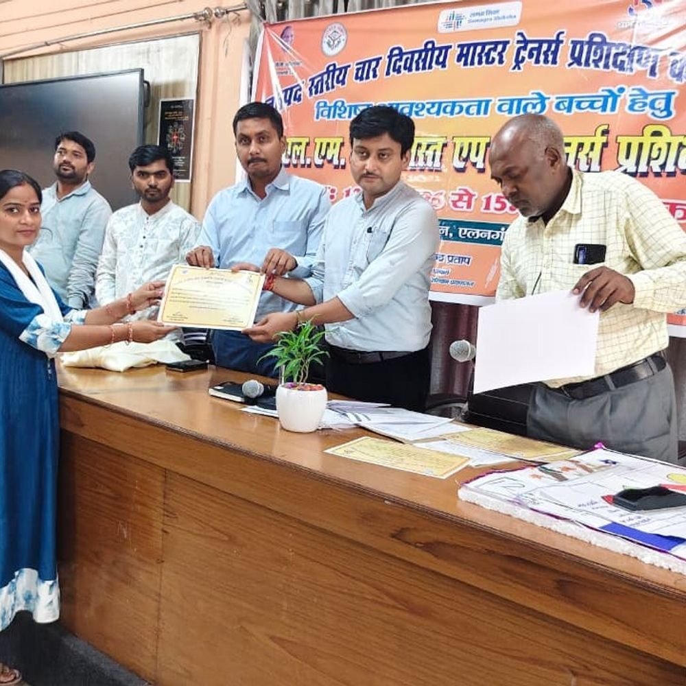 प्रयागराज में 52 स्पेशल एजुकेटर्स को मिला प्रशिक्षण:समावेशी शिक्षा को बढ़ावा देने के लिए मास्टर ट्रेनर बनेंगे, प्रमाण पत्र भी मिले