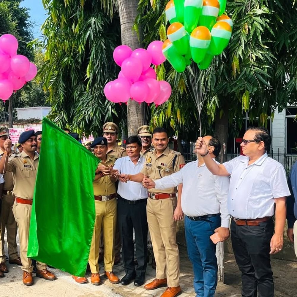 बिजनौर में मिशन शक्ति रैली को हरी झंडी:महिलाओं-बालिकाओं को सुरक्षा, अधिकार और साइबर अपराधों के प्रति किया जागरूक