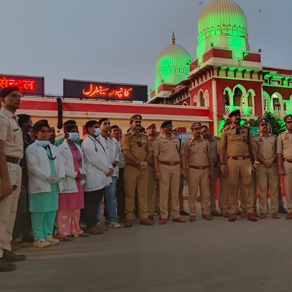 कानपुर सेंट्रल पर भीड़ नियंत्रण के लिए मॉक ड्रिल:अधिकरियों ने कहा- आपात स्थिति में निपटने के लिए सभी एजेंसियां तैयार