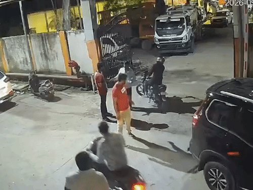 "गाड़ी उठवाओगे तो दौड़ा कर मारूंगा":गोरखपुर में दी धमकी, नो पार्किंग जोन से गाड़ी उठाने पर विवाद, FIR