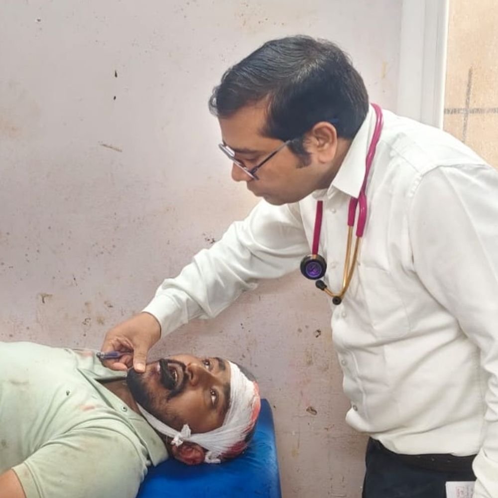 सिद्धार्थनगर में होटल के बाहर एसएसबी जवान से मारपीट:पत्नी समेत आठ पर FIR, 30 अक्टूबर को शिकायत पर कार्रवाई