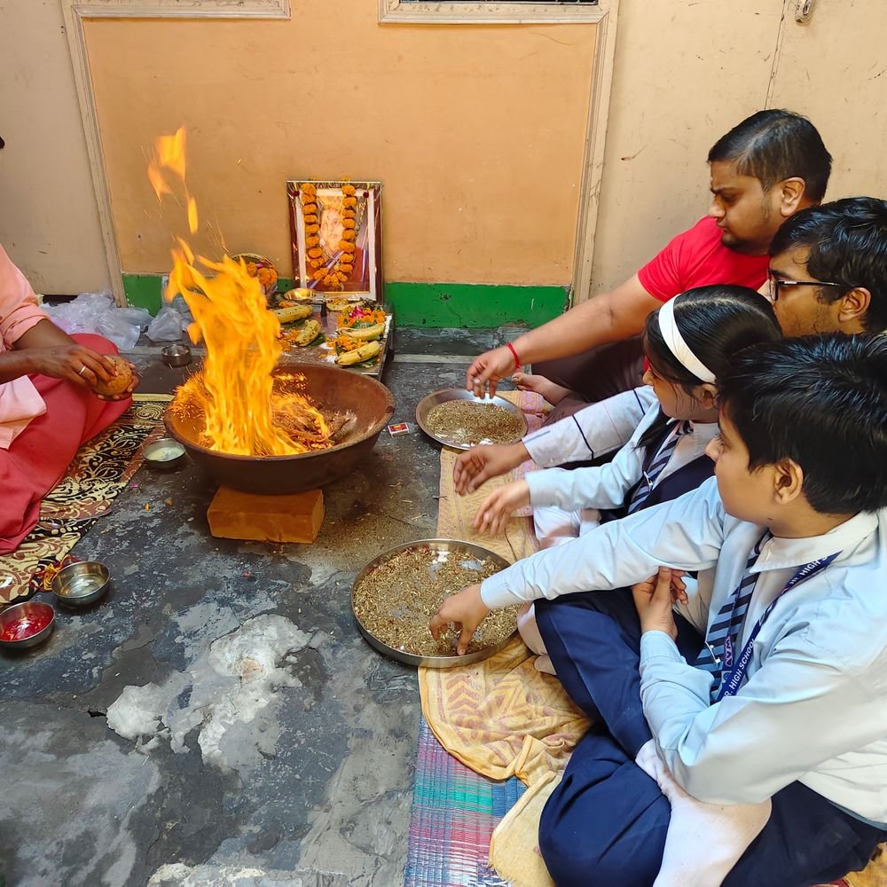 शिक्षा और सेवा का लिया संकल्प:अनीता और कल्पना गोविल की 12वीं पुण्यतिथि पर हवन