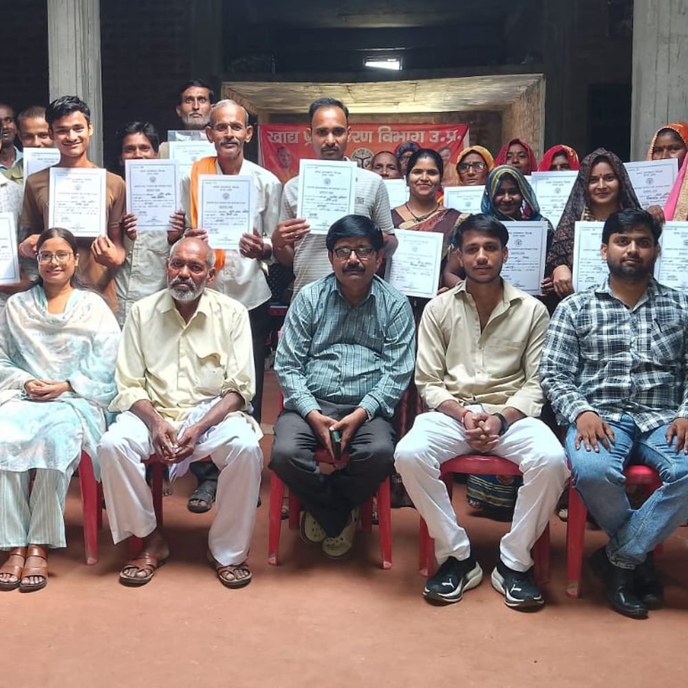 खाद्य प्रसंस्करण प्रशिक्षण का दूसरा दिन:चम्पतपुर में किसानों को उद्यमिता और स्वरोजगार की जानकारी दी