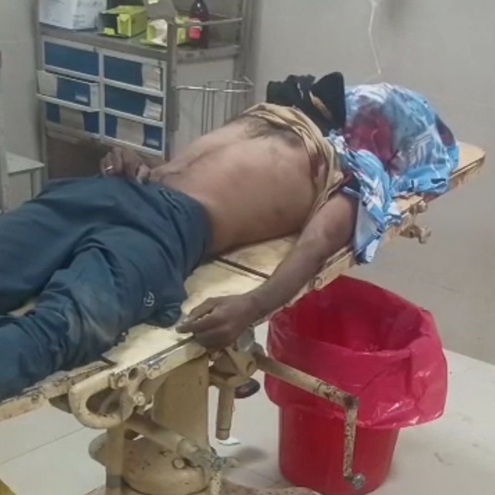 देवरिया में बस ने बाइक को मारी टक्कर:एक युवक की मौत, भतीजा घायल; बाजार से लौटते समय हुआ हादसा