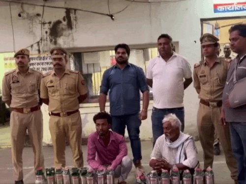 नामी कंपनियों के नकली सबमर्सिबल पंप की सप्लाई, दो गिरफ्तार:क्रॉम्पटन के 17, गोल्ड मेडल के 16 पंप बरामद, लखनऊ से मेरठ पहुंचे थे आरोपी