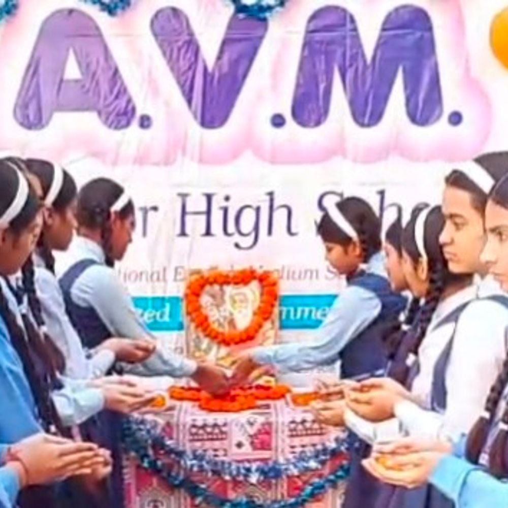 महर्षि वाल्मीकि जयंती मनाई:गुलावठी के एवीएम जूनियर हाई स्कूल में सांस्कृतिक कार्यक्रम आयोजित