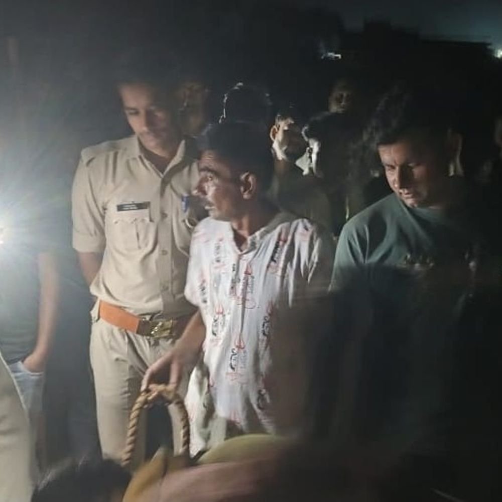 पीलीभीत में तालाब में डूबा किसान:किनारे मिले कपड़े और चप्पल, सुबह घूमने निकला था, गोताखोर कर रहे तलाश