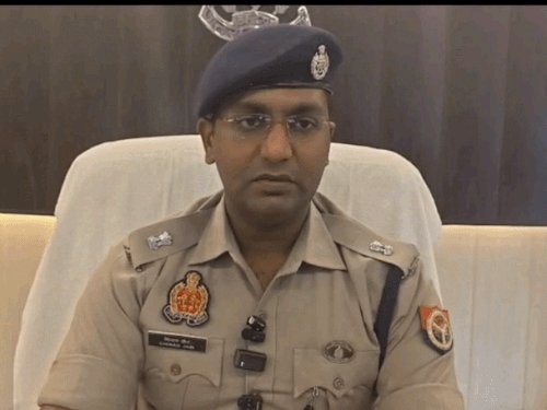 सरकार ने 20 आईपीएस अफसरो के किए तबादले:आजमगढ़ के एसपी ग्रामीण चिराग जैन का बरेली ट्रांसफर, एसपी सिटी मधुबन कुमार सिंह को बनाया गया हापुड़ का कप्तान