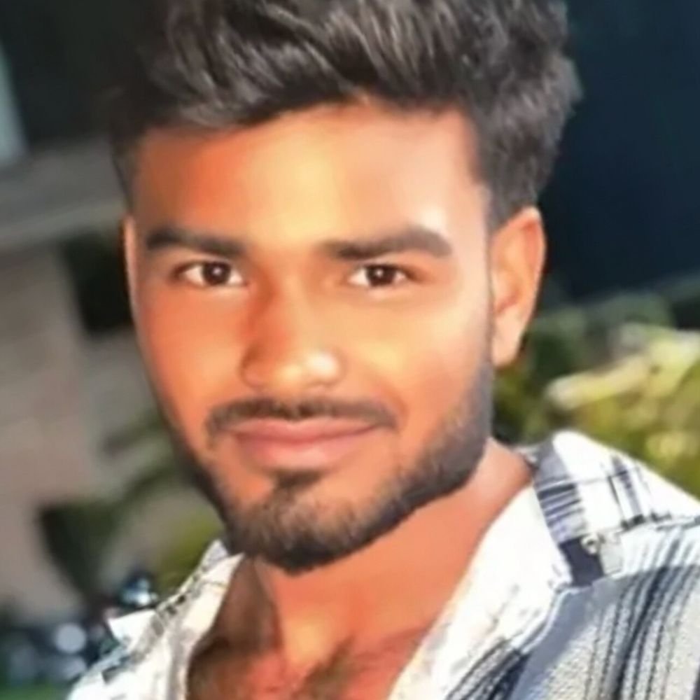 संभल में बाइक सवार युवक की सड़क हादसे में मौत:ट्रैक्टर में जुड़ी थ्रेसर मशीन ने टक्कर मारी, 20 मिनट दबा रहा