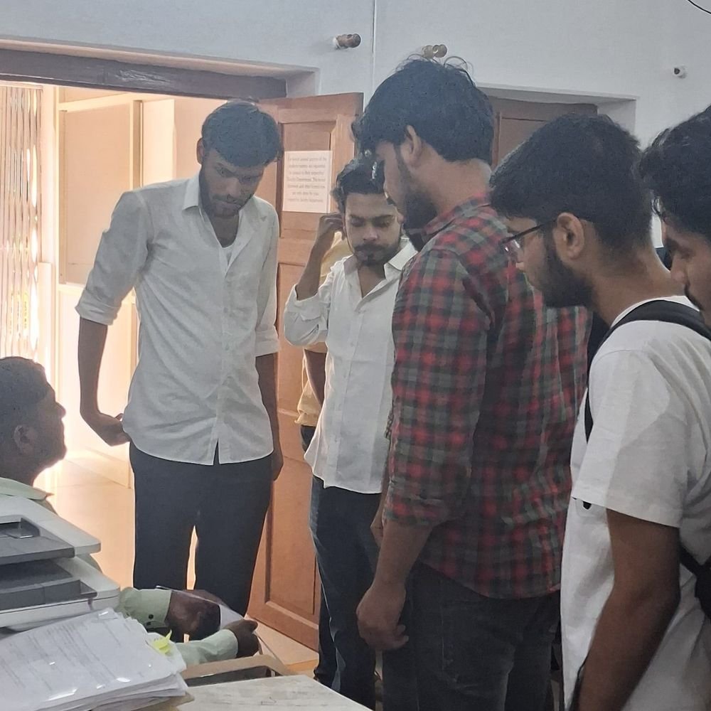 BHU में छात्रसंघ चुनाव की मांग तेज:जेन-जी छात्रों ने सौंपा ज्ञापन,छात्र बोले- 27 अक्तूबर तक का अल्टीमेटम