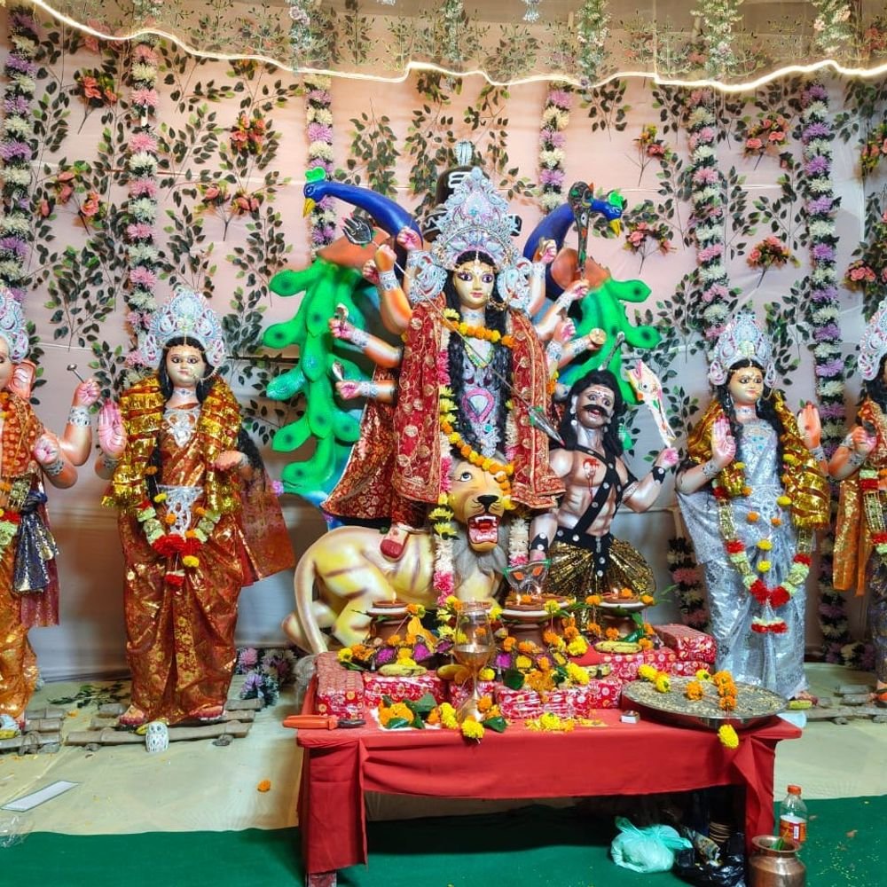बलरामपुर में शारदीय नवरात्र शुरू,1656 पंडालों में विराजीं मां दुर्गा:51 जगहों पर रामलीला का आयोजन, विधि-विधान से कलश स्थापना के बाद पूजा शुरू