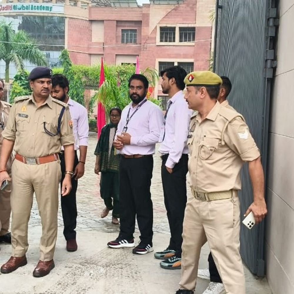 17 केंद्रों पर PET का इम्तिहान, प्रशासन का कड़ा पहरा:मोबाइल-स्मार्ट वॉच अन्य इलेक्ट्रॉनिक उपकरण पर प्रतिबंध; मजिस्ट्रेट ने संभाला मोर्चा