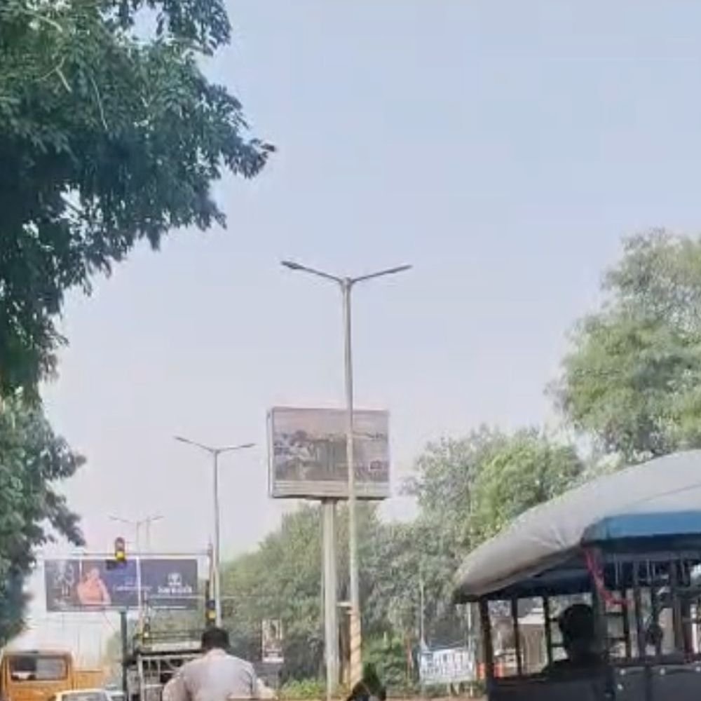 मुरादाबाद में टेम्प्रेचर 33°C:तेज धूप निकली, रुक-रुक कर हवा बह रही, बारिश नहीं होगी