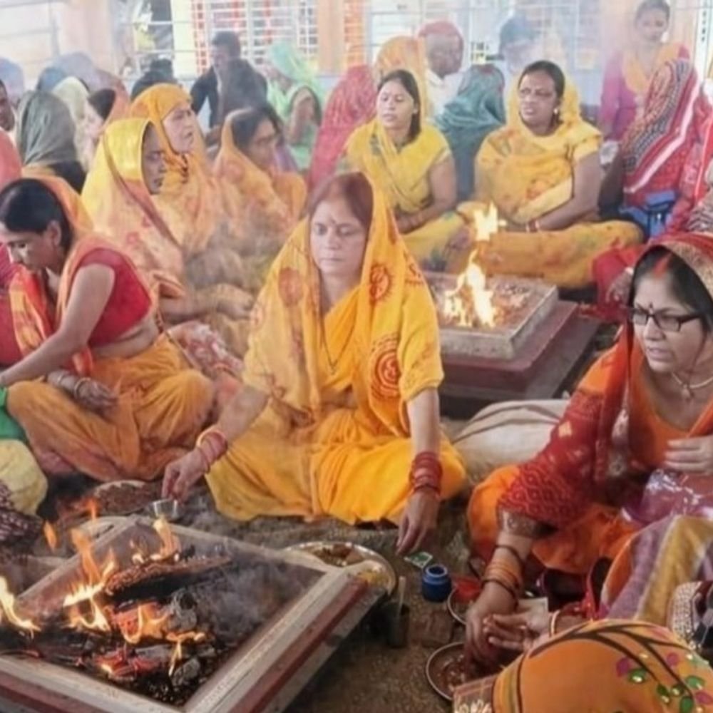 बलिया में नवरात्रि साधना शिविर:गायत्री शक्तिपीठ महावीर घाट में परिवार और समाज कल्याण के लिए समर्पित की आहुतियां