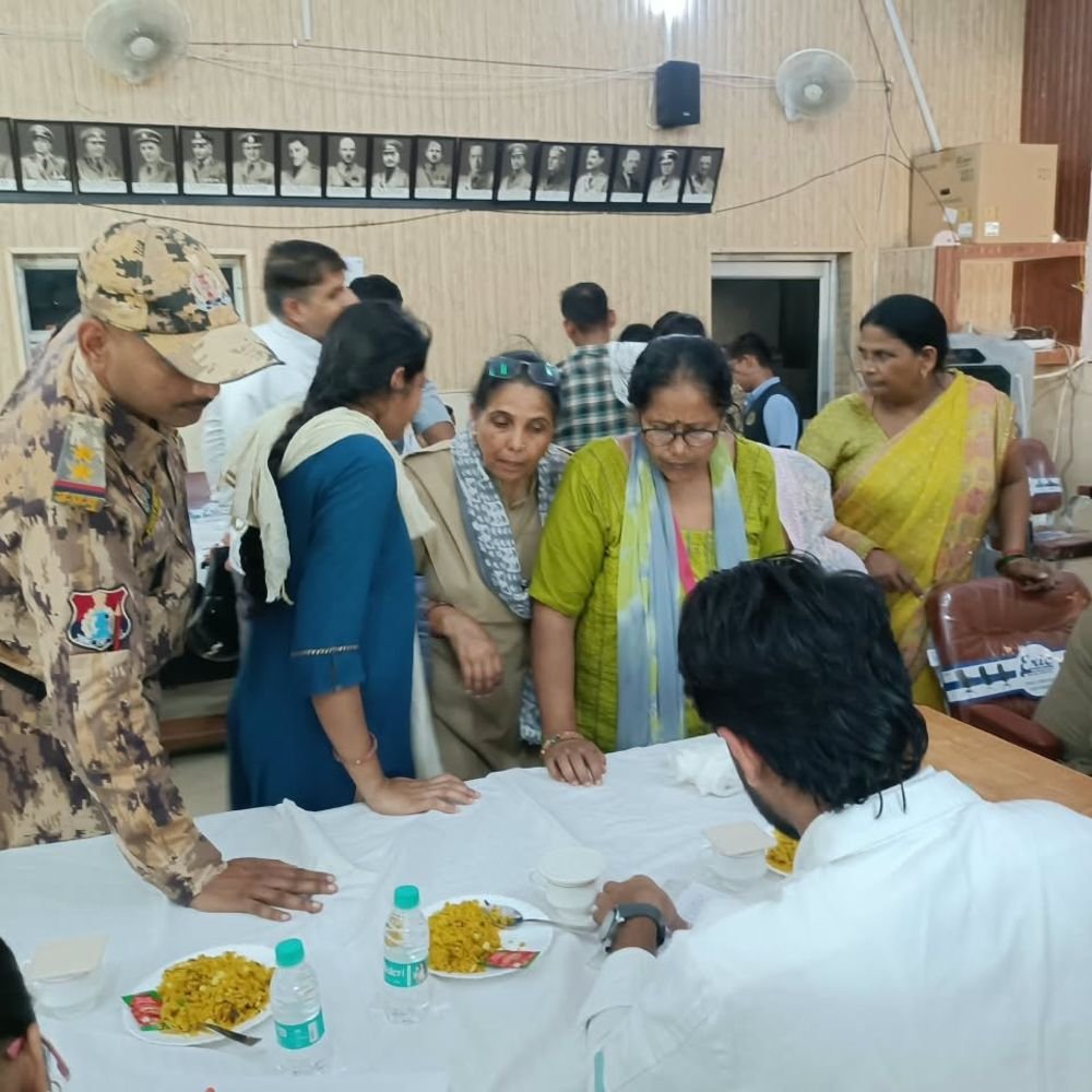 पुलिस लाइन में पुलिसकर्मियों के लिए मुफ्त हड्डी जांच शिविर:सीओ सिटी समेत कई अधिकारियों और परिजनों ने जांच कराई