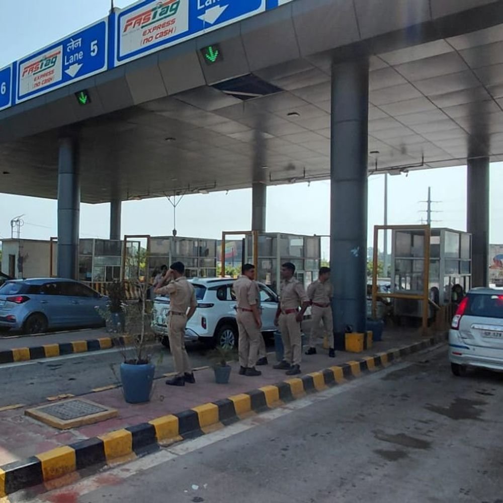दिल्ली में CJP प्रदर्शन को लेकर मेरठ पुलिस अलर्ट:सिवाया और काशी टोल पर वाहनों की जांच, प्रमुख मार्गों पर बढ़ाई निगरानी
