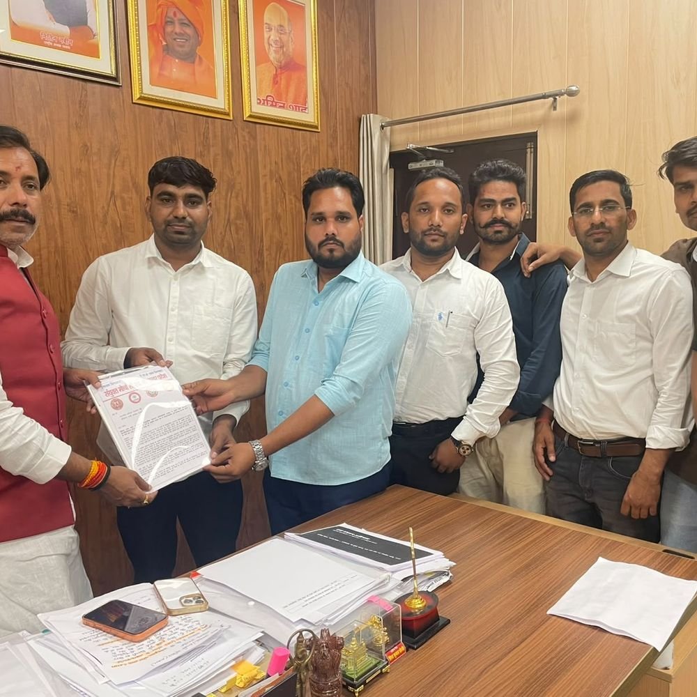 सीएचओ ने कैबिनेट मंत्री को सौंपा मांगों का ज्ञापन:नियमितीकरण, अलग कैडर और वेतन सुधार के लिए सीएचओ ने उठाई मांग