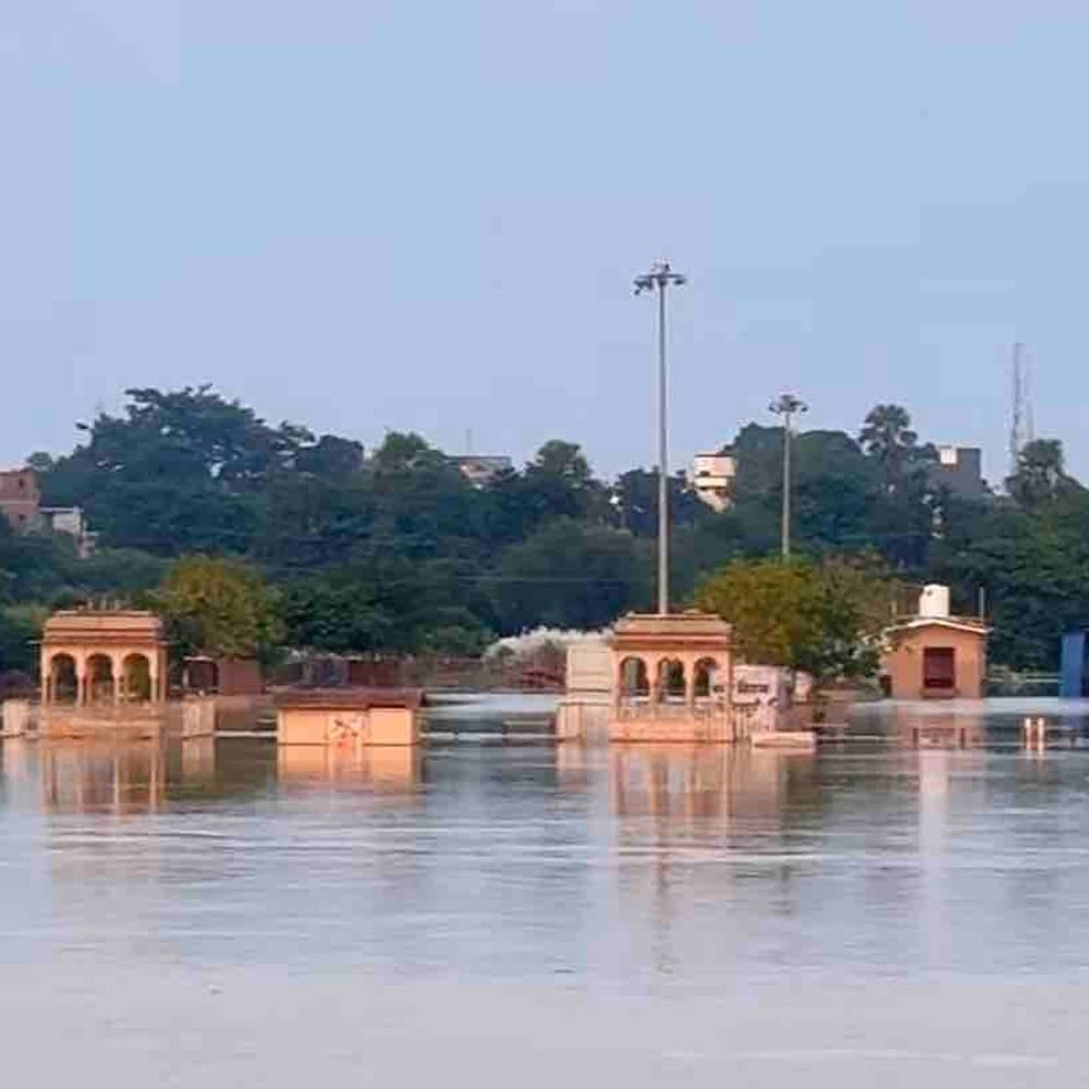 गोरखपुर में राप्ती-रोहिन का जलस्तर घटा:लोगों ने ली राहत की सांस, निचले इलाकों में अब भी भरा पानी
