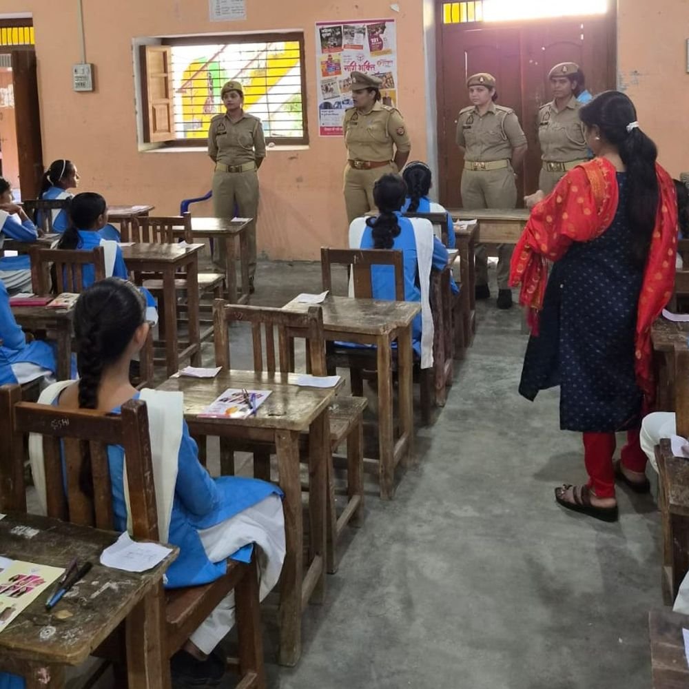 बालिकाओं को अधिकारों के प्रति जागरूक किया गया:संभल में मिशन शक्ति अभियान, छात्राओं को अधिकारों और सुरक्षा की दी जानकारी