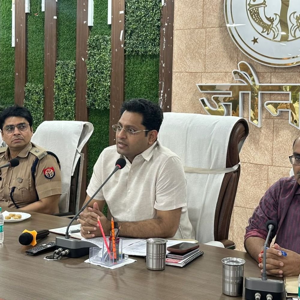 जौनपुर में PET-2026 के लिए 32 परीक्षा केंद्र बनाए गए:87,696 अभ्यर्थी होंगे शामिल, 25, 30 अक्टूबर और 1 नवंबर को दो पालियों में एग्जाम