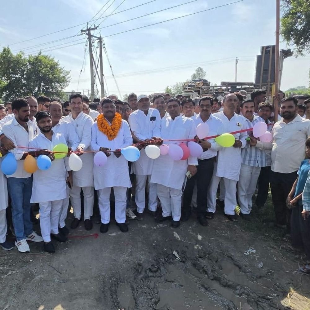 भरतौरा में खड़ंजा मार्ग का शिलान्यास:10 लाख रुपये से बनेगा खड़ंजा मार्ग, ग्रामीणों को मिलेगी राह