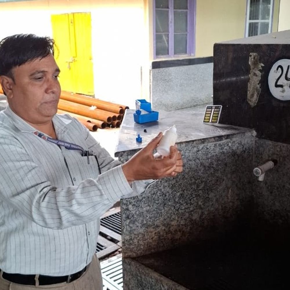 झांसी स्टेशन समेत कॉलोनी से लिए गए पानी के सैम्पल:279 नमूने जांच के लिए लैब भेजे गए,1404 की मौके पर हुई टेस्टिंग