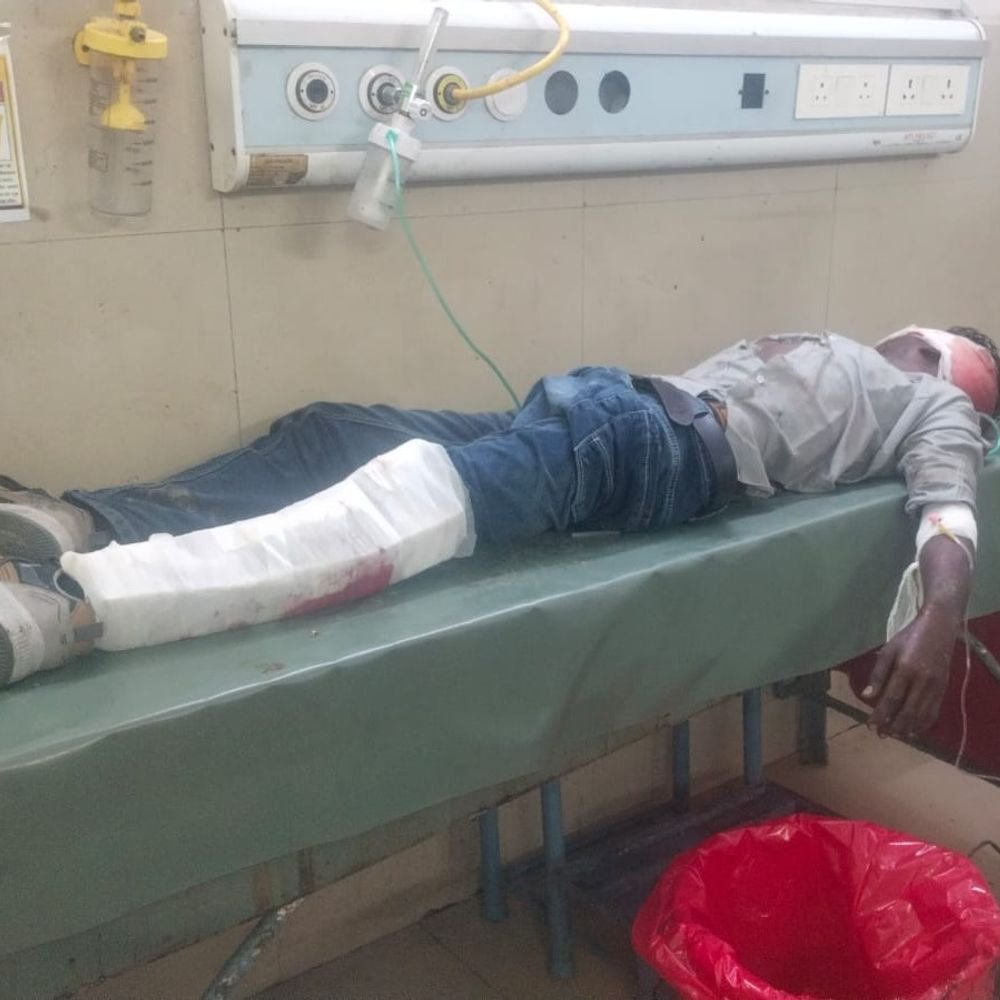 फतेहपुर में ट्रक की टक्कर से 3 युवक गंभीर घायल:विछहर के पास हुआ हादसा, अस्पताल में चल रहा इलाज, चालक फरार