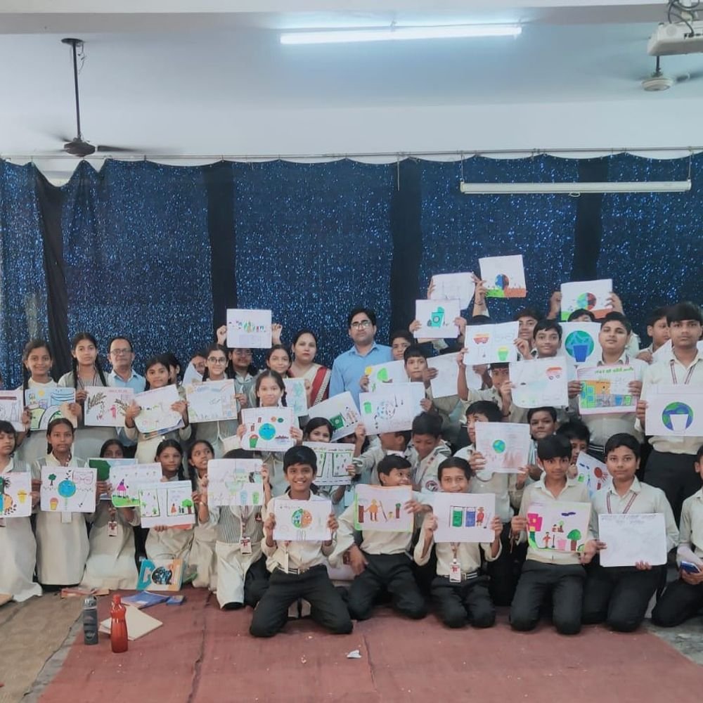 मुरादाबाद में अटल घाट पर सफाई अभियान चलाया:छात्रों को स्वदेशी वस्तुएं अपनाने के लिए प्रेरित किया, स्वच्छता दिवस मनाया