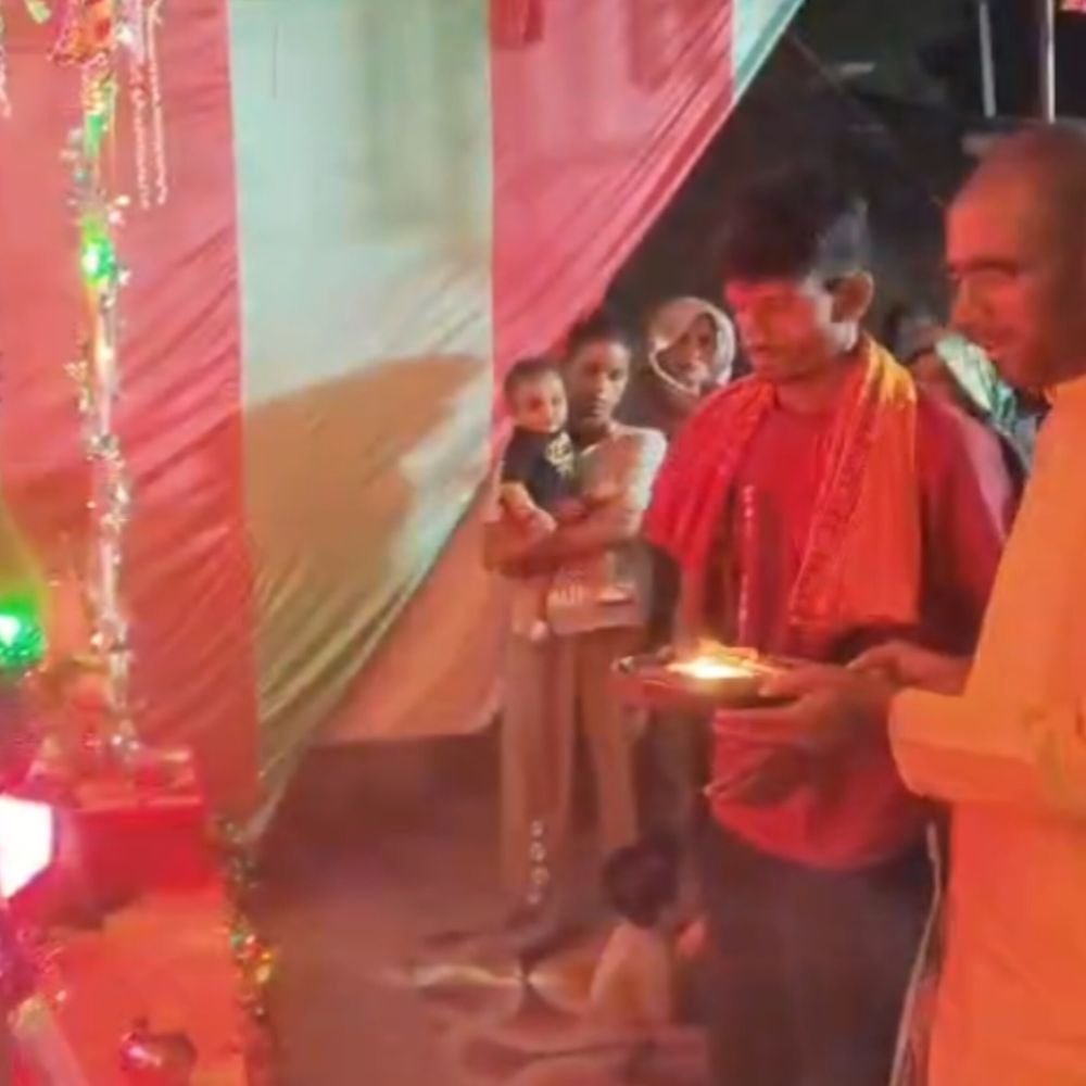 बडेरा में नवरात्र पर पूजा-अर्चना आयोजित:सुबह शाम आरती में उमड़े श्रद्धालु, सुख समृद्धि खुशहाली खातिर की प्रार्थना