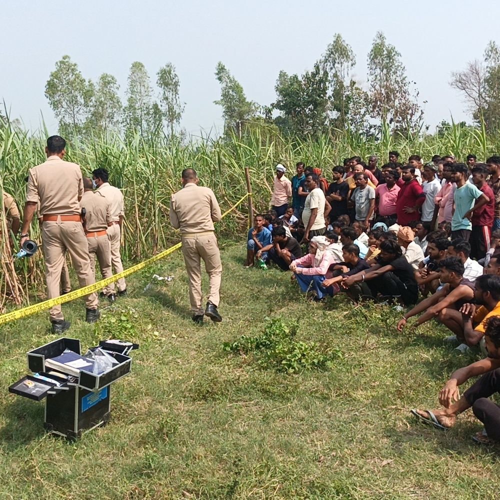 सीतापुर में गन्ने के खेत में मिला युवक का शव:परिजनों ने ड्रोन से तलाश की, पुलिस और फॉरेंसिक टीम जांच कर रही है
