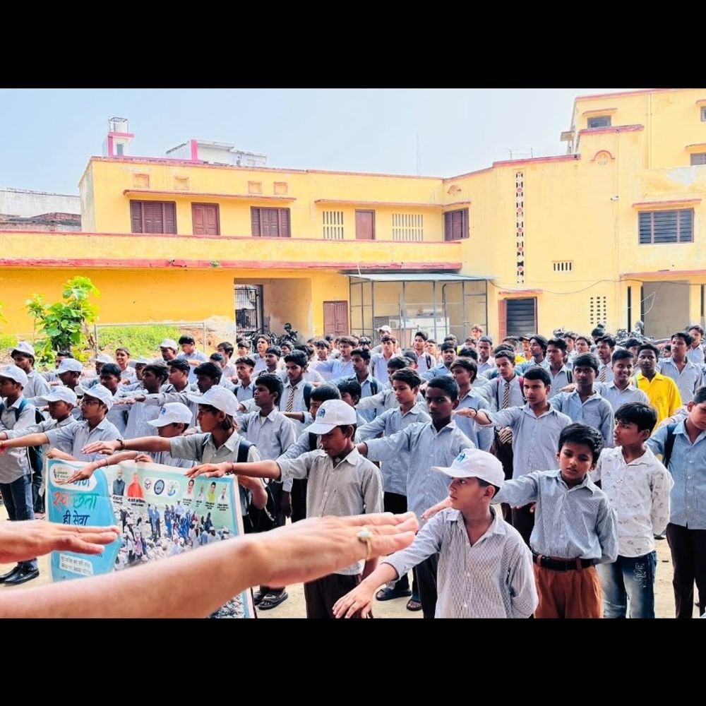 अयोध्या में ली स्वच्छता की शपथ:गुलाबबाड़ी में छात्रों ने चलाया सफाई अभियान, निकाली जागरूकता रैली