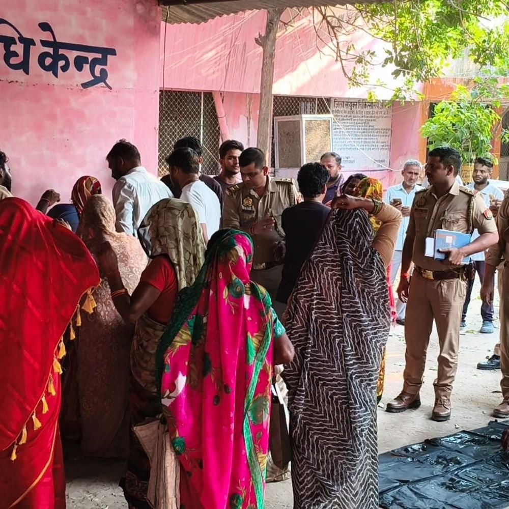 औरैया में चाली से गिरकर राजमिस्त्री की मौत:बनारसीदास मोहल्ले में हादसा, अस्पताल में तोड़ा दम