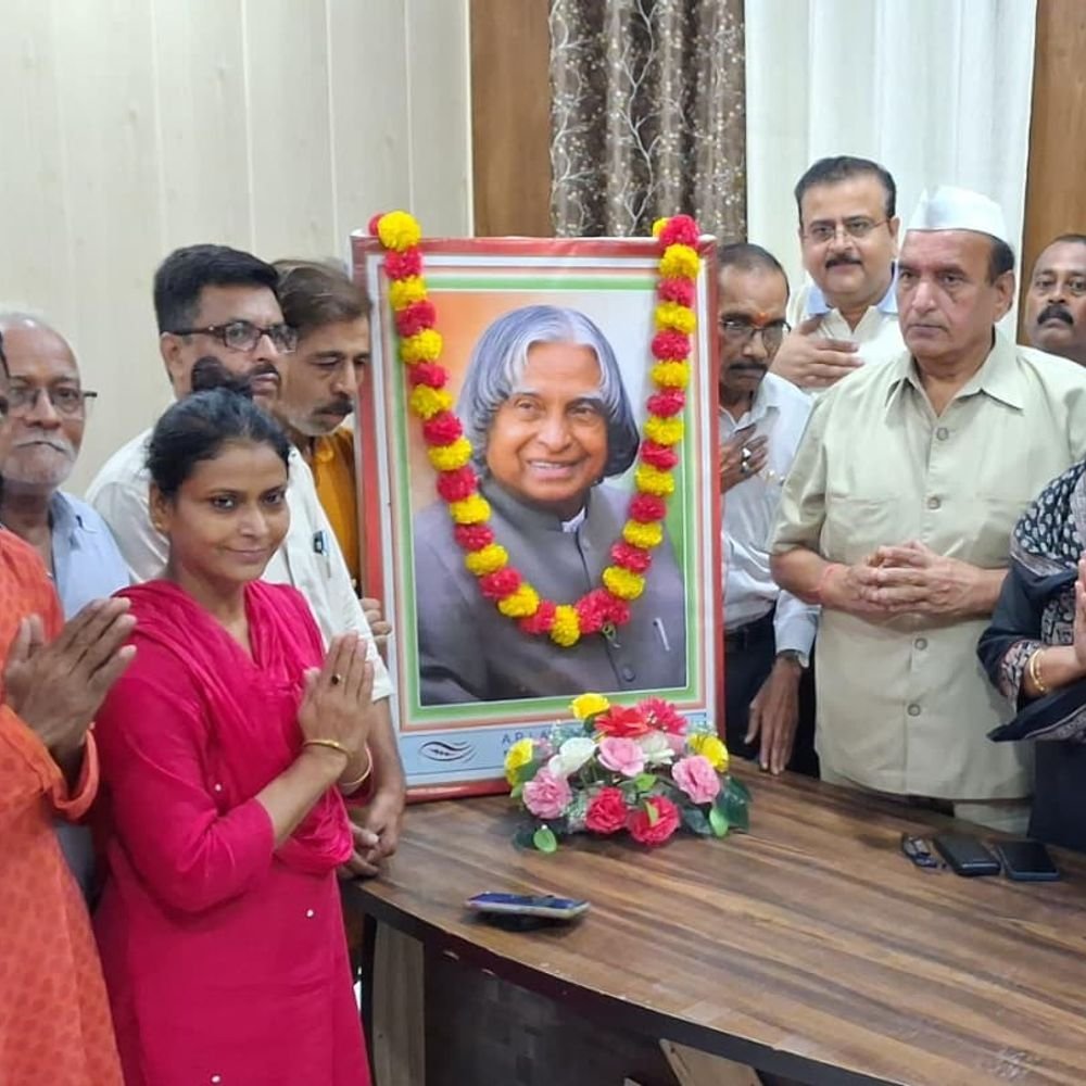 कांग्रेस ने मनाई डॉ. कलाम की जयंती:तिलक हाल में पुष्पांजलि अर्पित की, पूर्व राष्ट्रपति के विचारों पर चर्चा