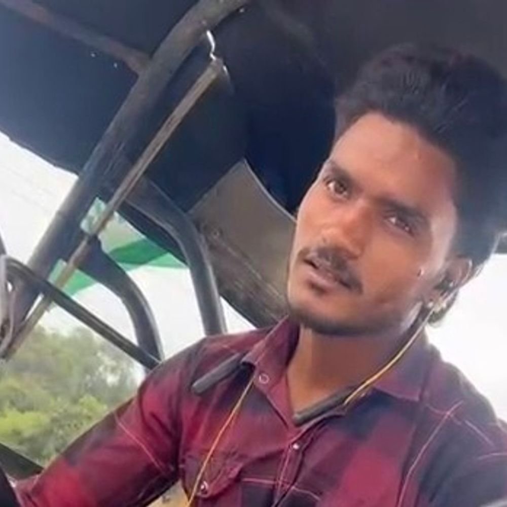 मुजफ्फरनगर में मिट्टी से भरी ट्रैक्टर-ट्रॉली को लेकर विवाद:बाइक सवारों से बहस का वीडियो, किसान संगठन का झंडा लगा था