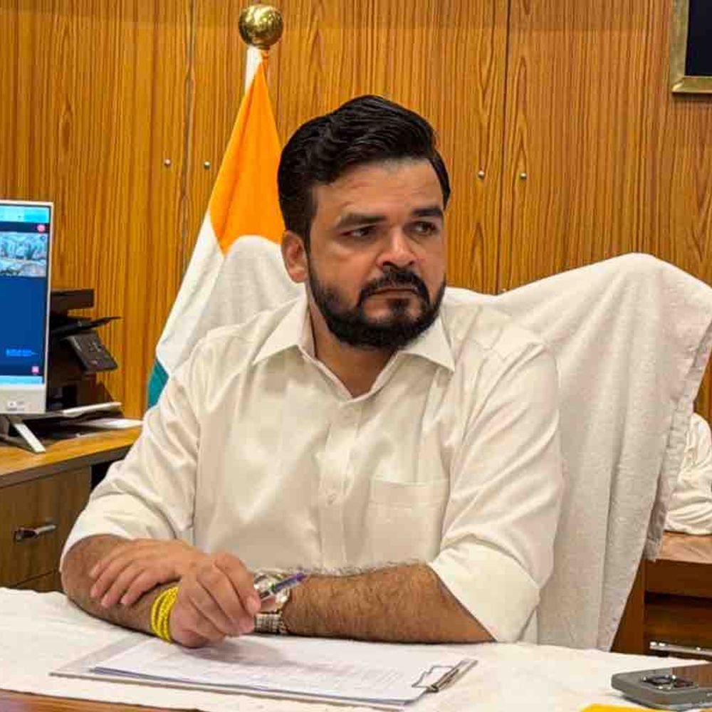 रामपुर में 1,100 किसानों को अब भी मुआवजे का इंतजार:83 लाख रुपये बांटने का प्रशासन का दावा, कई खेतों का सर्वे नहीं