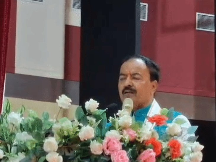 पारिवारिक विरासत न होती तो राहुल-अखिलेश पार्षद भी न बनते:केशव प्रसाद मौर्य बोले- कांग्रेस-सपा प्राइवेट कंपनी हैं, 2047 तक PM-CM पद खाली नहीं