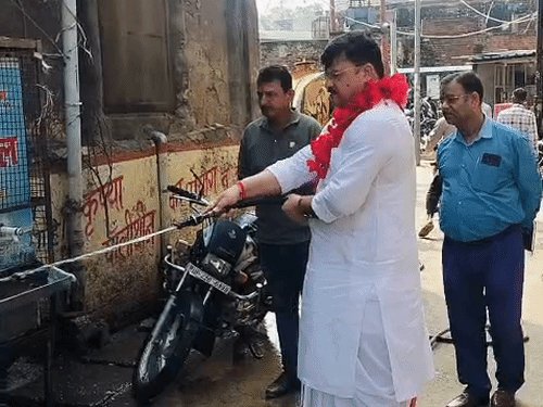 ननि कराएगा देवकाली एवं पाटेश्वरी मंदिर की सफाई -सजावट:दुर्गा पूजा और रामलीला के मद्देनजर महापौर ने नगर आयुक्त के साथ किया निरीक्षण
