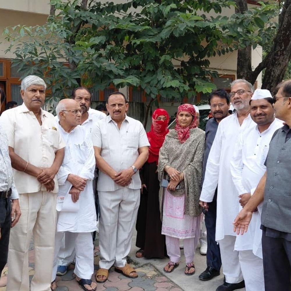 मुजफ्फरनगर में कांग्रेसियों ने मनाया काला दिवस:CEC को हटाने की मांग, राष्ट्रपति के नाम सिटी मजिस्ट्रेट को सौंपा ज्ञापन