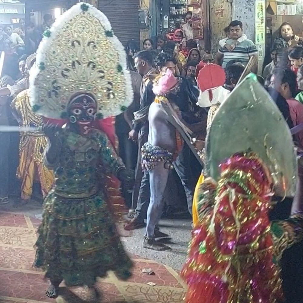 बदायूं में राम विवाह शोभायात्रा का मुख्य आकर्षण राजस्थानी लोककला:जगह-जगह हुई पुष्पवर्षा, आगरा के ब्रास बैंड और पंजाब के भांगड़े ने समां बांधा