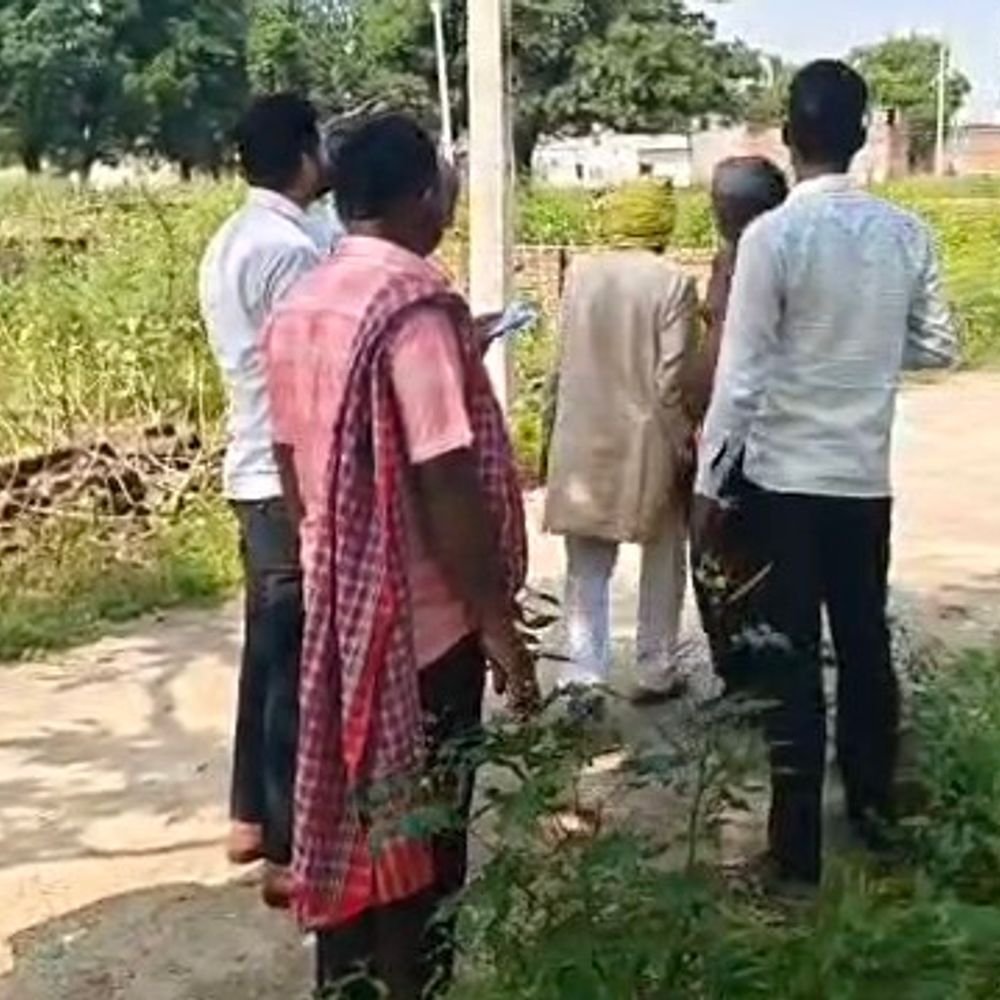 प्रयागराज में PDA ने 16 बीघा अवैध प्लाटिंग ध्वस्त की:फूलपुर और झूंसी में दो स्थानों पर की कार्रवाई, FIR की चेतावनी