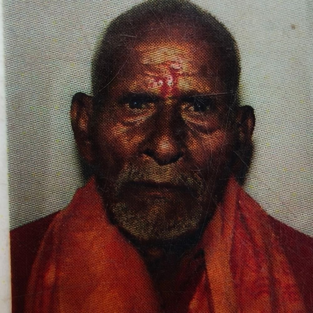 कानपुर में बुजुर्ग ने सुसाइड किया:6 साल पहले पैर टूटने के बाद दर्द से थे परेशान, छत पर पिलर से लटकता मिला शव