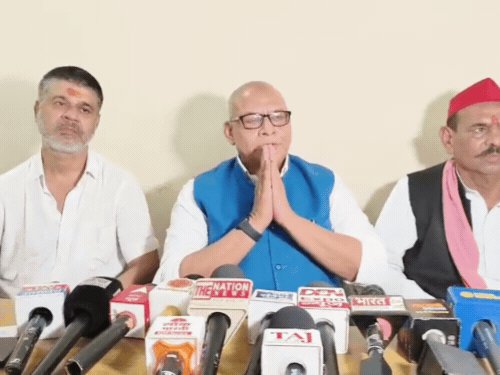 आगरा में सपा ने चुनाव आयोग पर उठाए सवाल:वोट चोरी का लगाया आरोप, 8 अक्टूबर तक मनाएंगे लोकतंत्र बचाओ पखवाड़ा